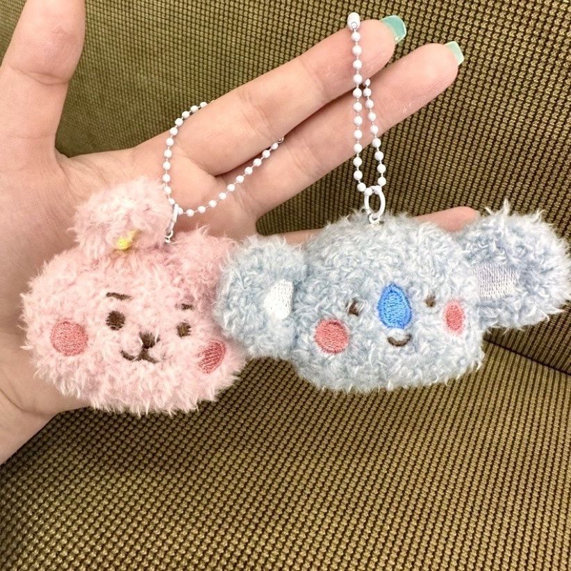 سلسلة مفاتيح دمية قطيفة لطيفة  - مراجعة Anime Merchandise Keychain وسعره
