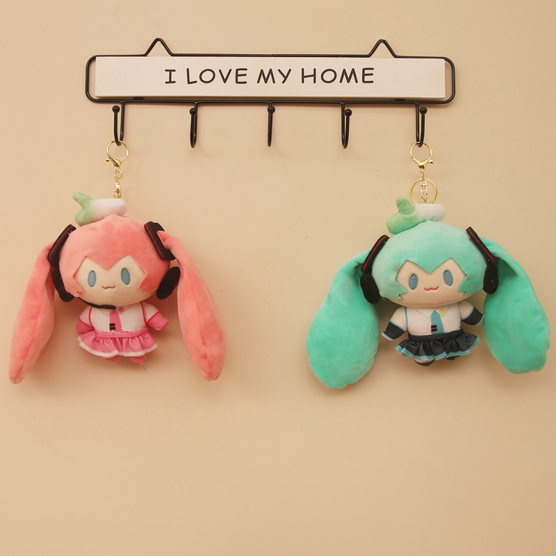 دمية ميكو هاتسوني الأنمي المحش - مراجعة Anime Merchandise Keychain وسعره